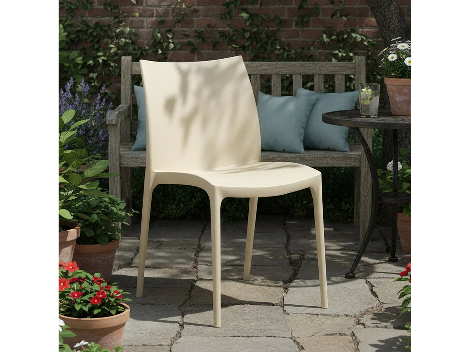 Sedia da Esterno Grover, una Sedia Made in Italy, Beige, Impilabile, Finitura Liscia