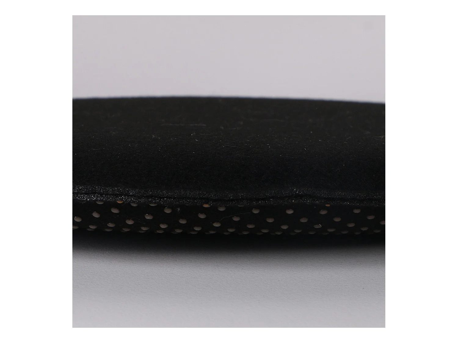 Lot de 4 coussins d'assise LESLIE, galettes de chaises en feutre noir de format rond avec picots antidérapants en caoutchouc