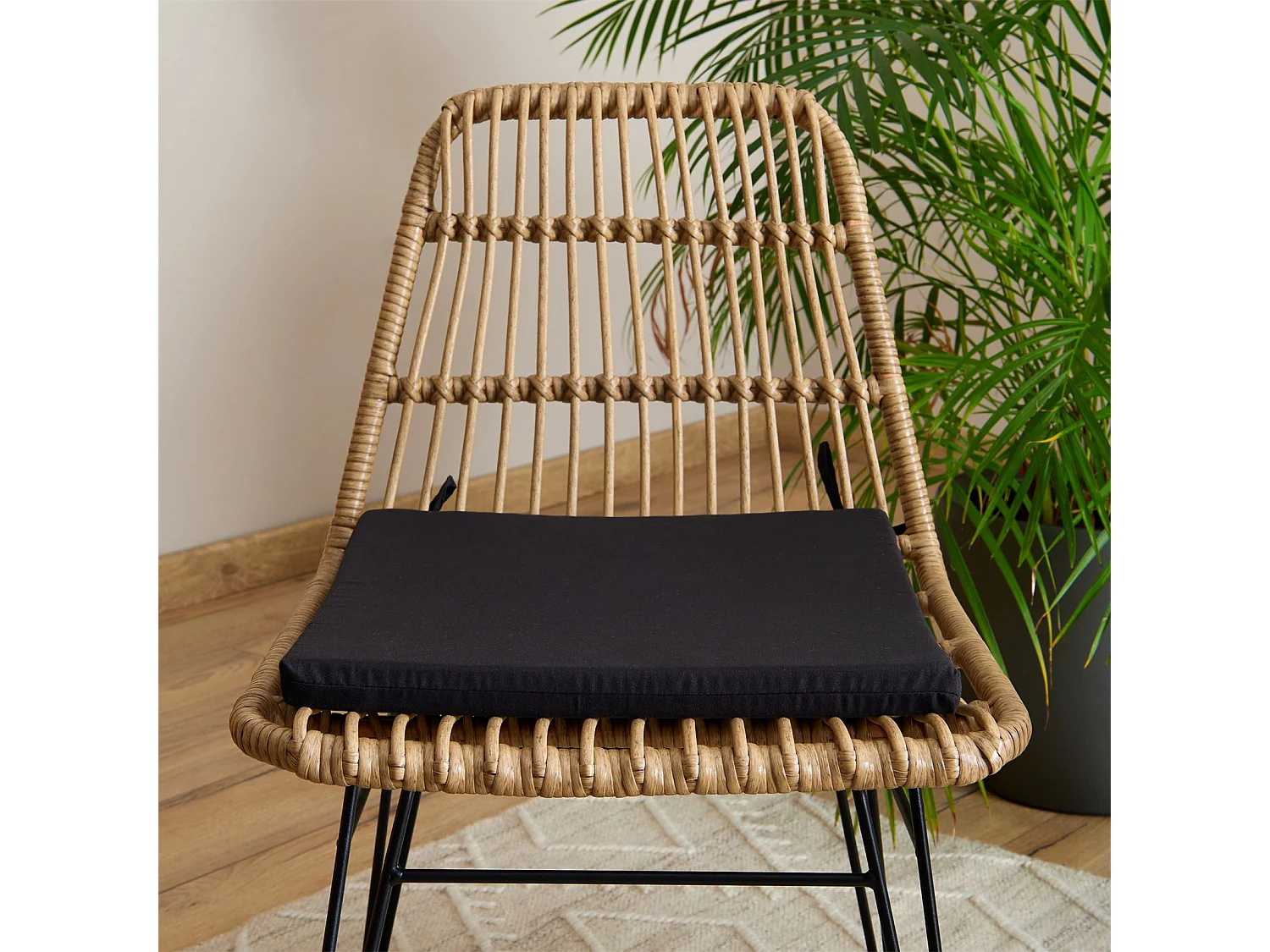 Lot de 4 coussins d'assise AMATA galettes de chaises de salle à manger de format carré, avec ficelles d'attache, coloris noir