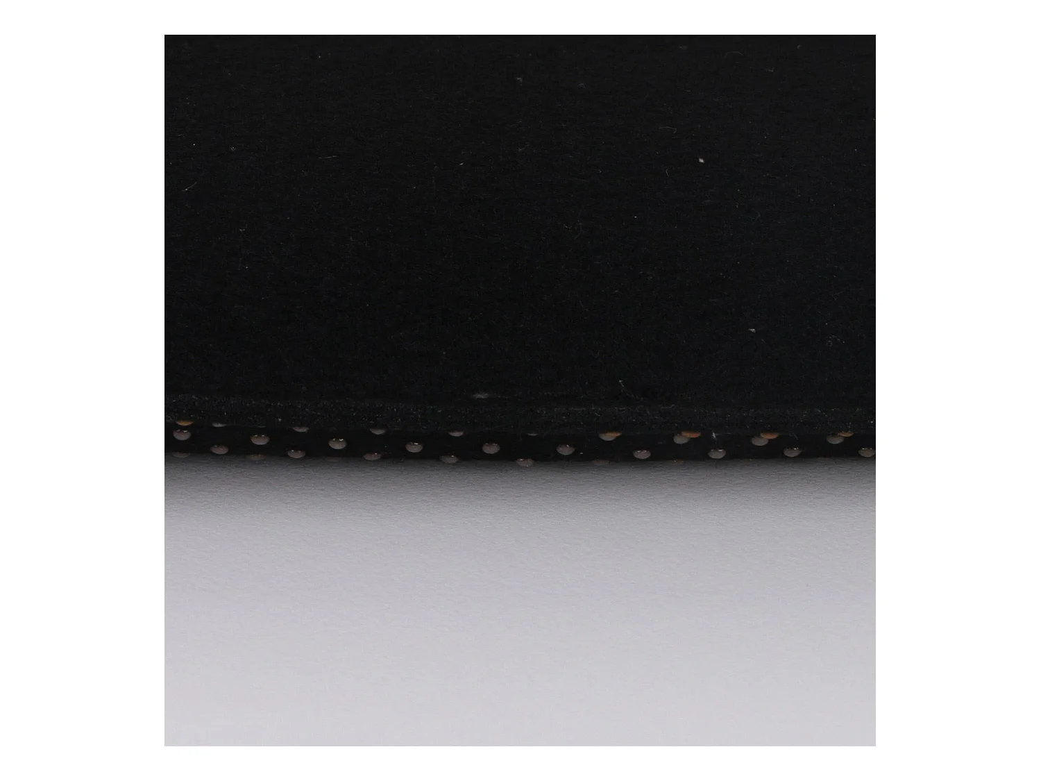 Lot de 4 coussins d'assise antidérapants GRACE, galettes de chaises en feutre noir de format carré avec picots en caoutchouc noirs