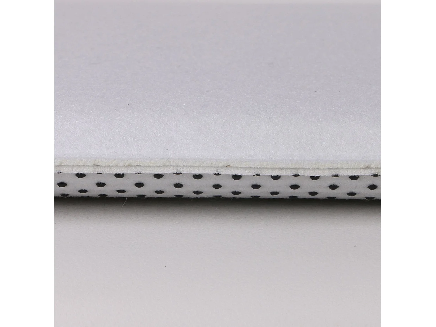 Lot de 2 coussins d'assise antidérapants GRACE, galettes de chaises en feutre blanc de format carré avec picots en caoutchouc noirs