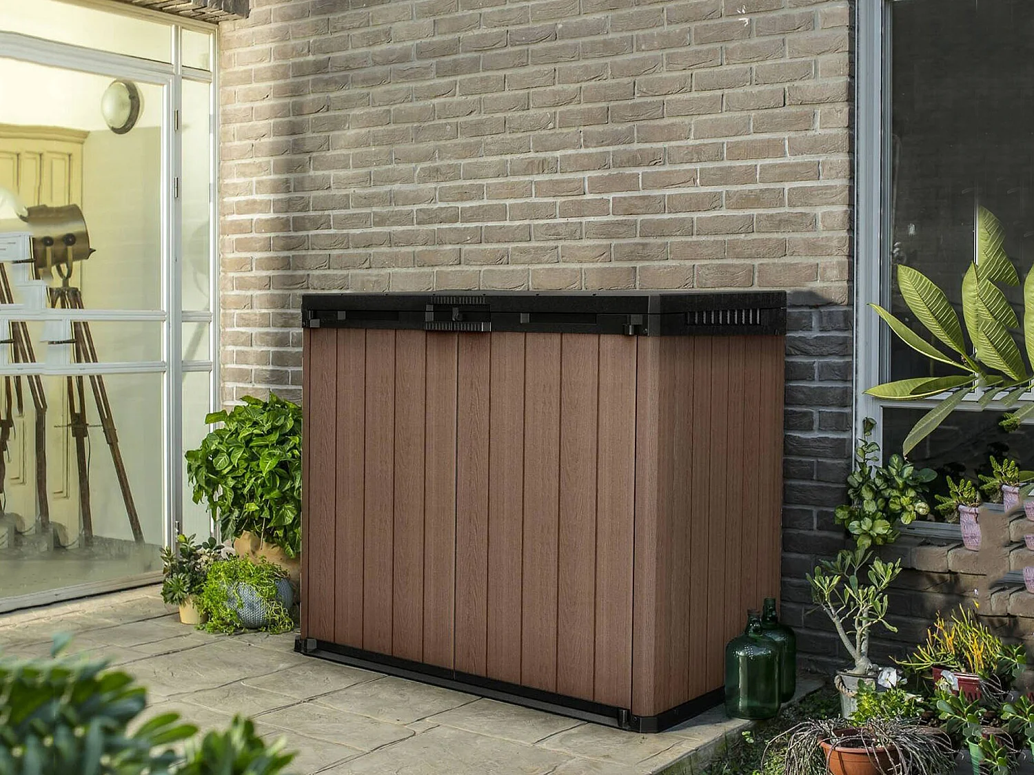 Buitenkast Napanee, één legplank, 140x80x120h cm bruin, tuinkast, 2 deuren, waterdichte gereedschapskast