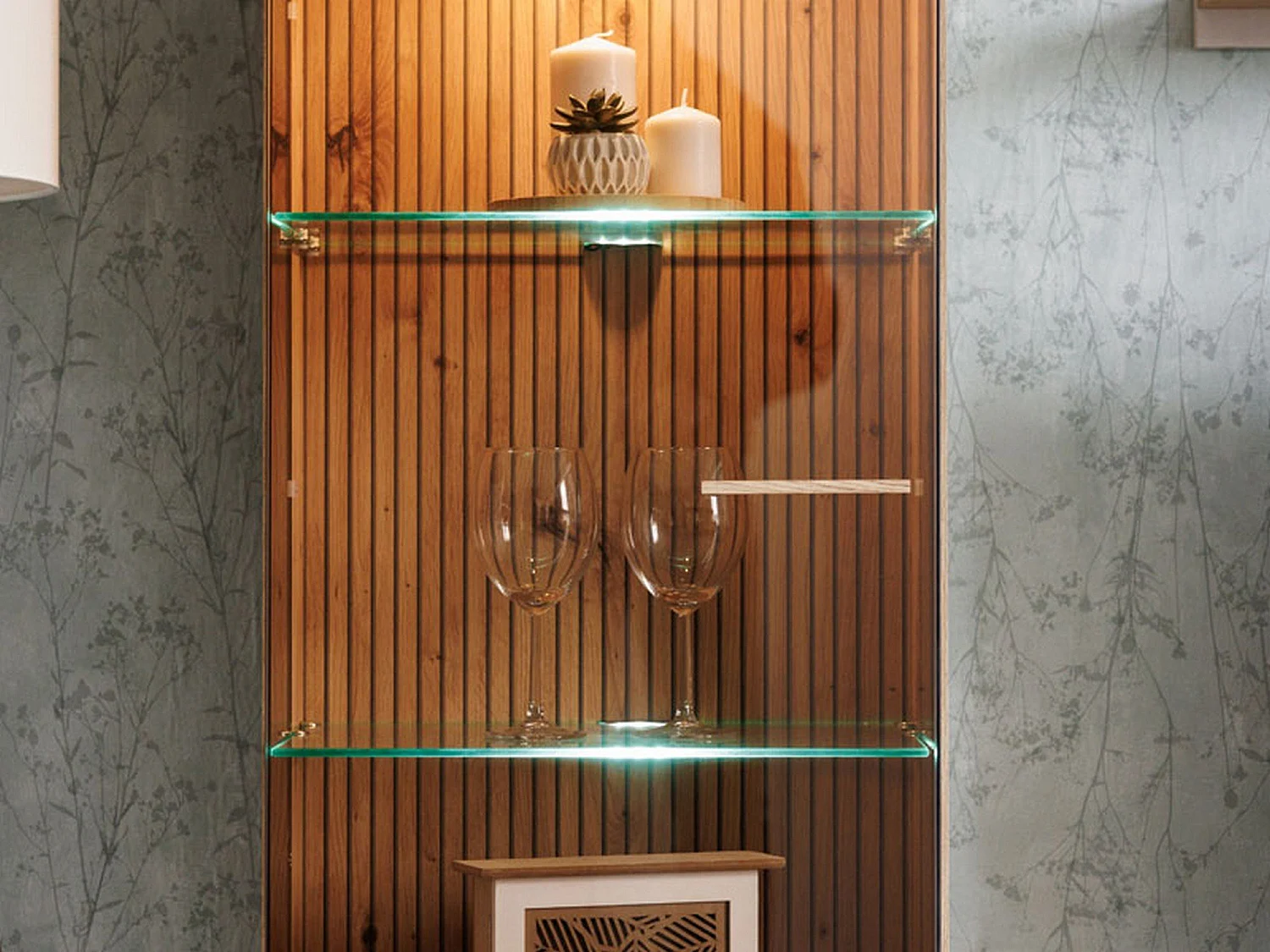 Vitrine Usseaux, 4 Einlegeböden, 52x35x192h cm Braun, Ausstellungsschrank, Drehtüröffnung, 1 Tür