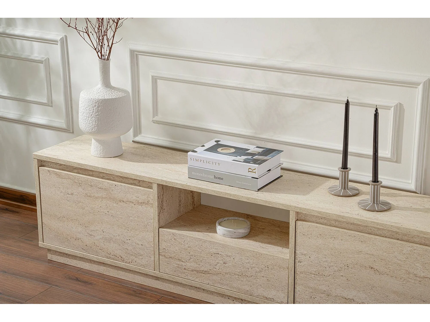 Morrigan tv-meubel, één legplank, 160x30x42h cm beige, 3 deuren, 4 vakken