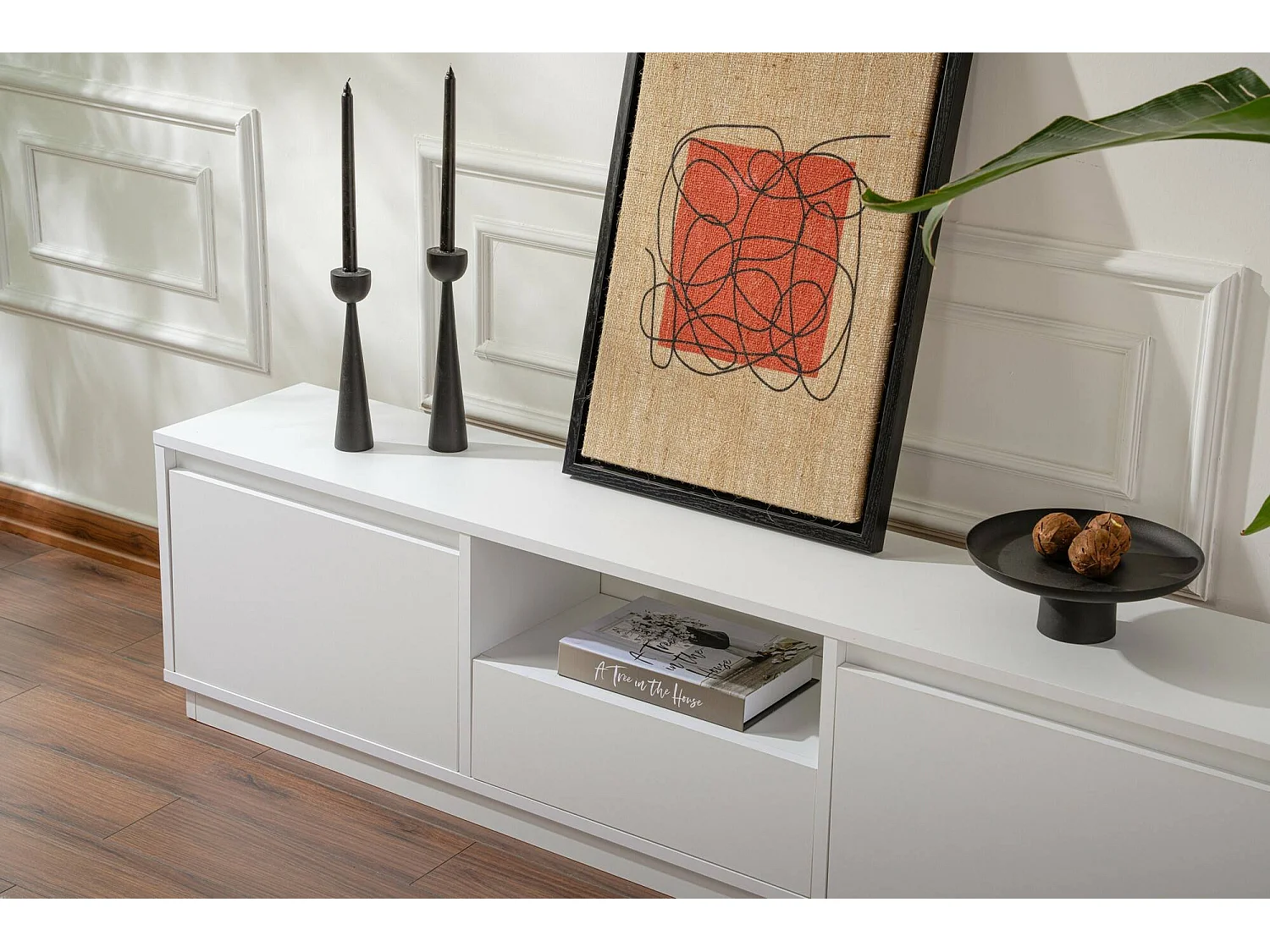 Tv-meubel Morrigan, één legplank, 160x30x42h cm wit, 3 deuren, 4 vakken