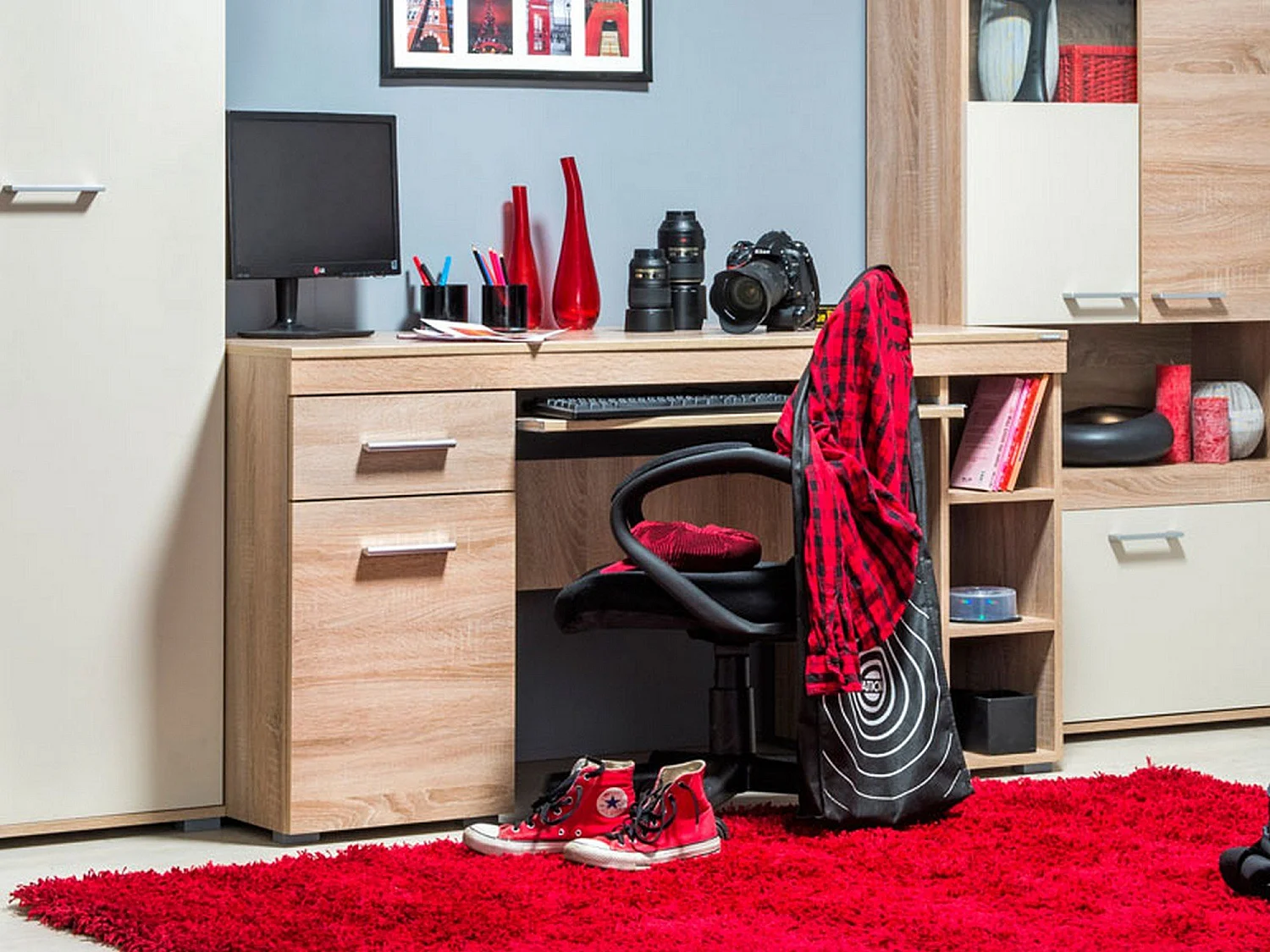 Bureau Massafra, un tiroir, 145x66x76h cm chêne brun, 5 étagères, une porte