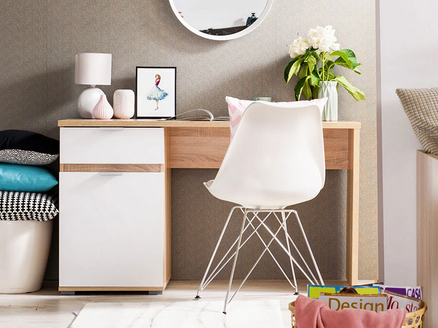 Bureau Petriano, un tiroir, 130x50x76h cm chêne foncé, une étagère, une porte