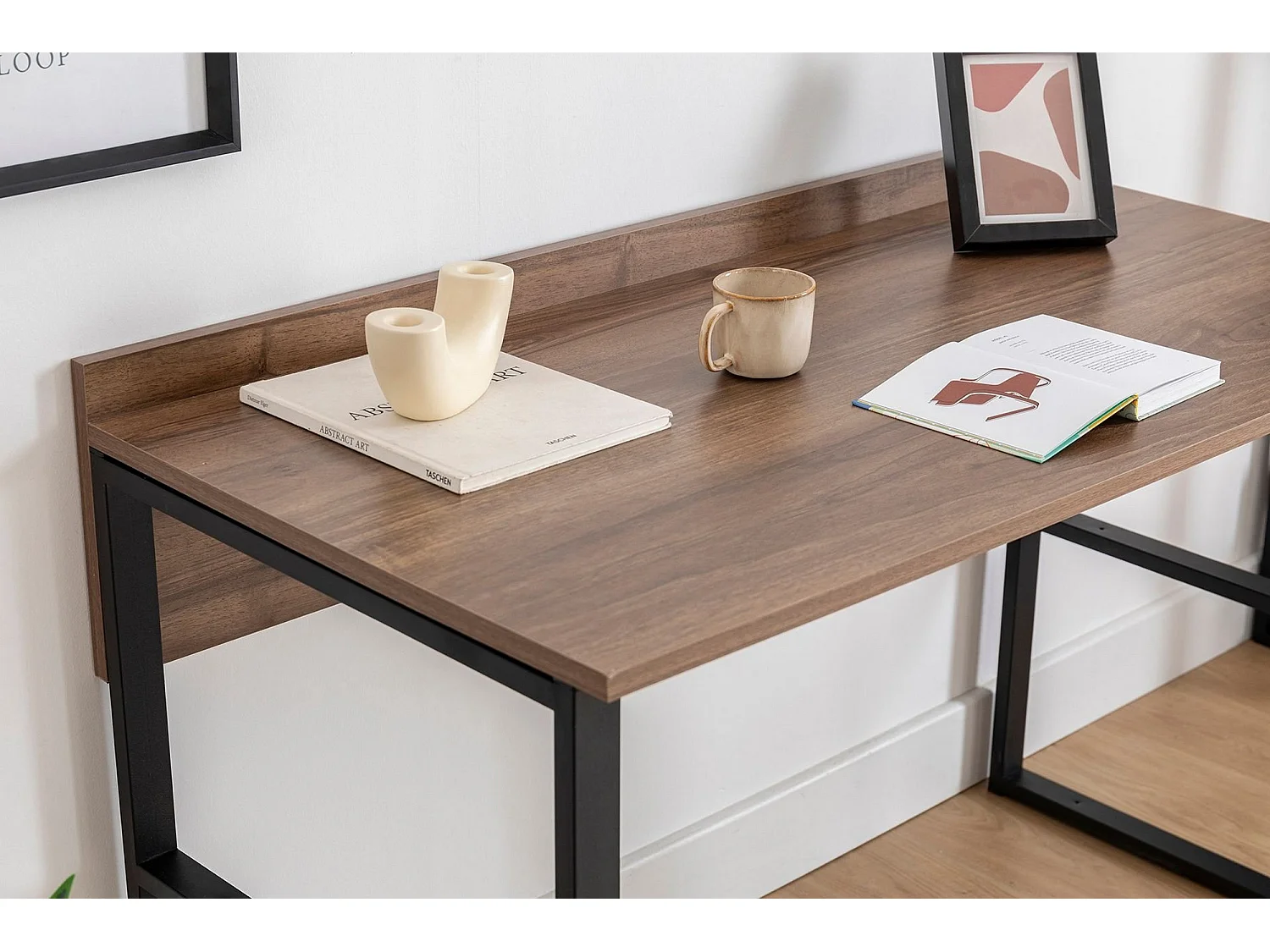 Schreibtisch Chietino, eine Fläche, 112x60x79h cm, Braun Nussbaum, Farbton Fläche Nuss, Rahmenfarbe Schwarz