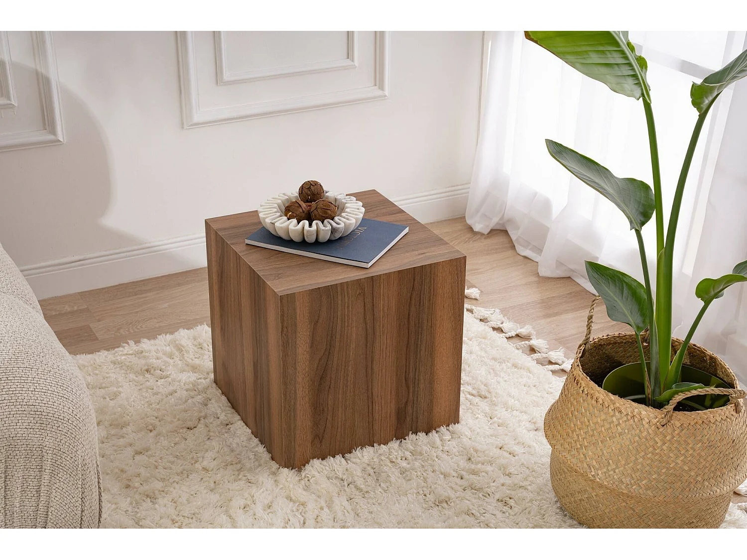Mesa de centro Imogen, forma cúbica, 45x45x50h cm, marrón nogal, tablero en madera melaminada, estante marrón
