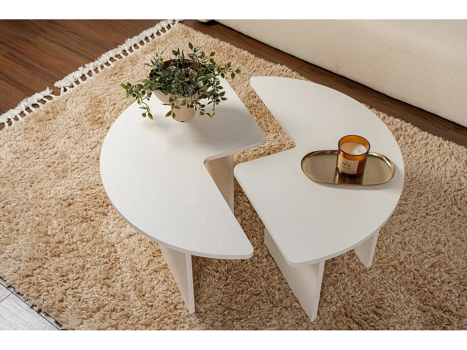 Mesa de centro Tairn, redonda, 90x90x41h cm, larício branco, tampo em madeira melamínica, prateleira branca