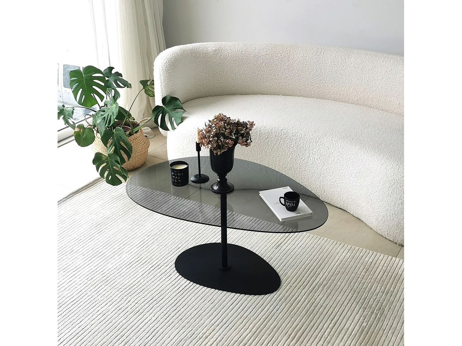 Couchtisch Tremiti, Glasplatte aus gehärtetem Glas, 90x60x40h cm Schwarz, ovale Form, Tischplatte in Rauchglasoptik
