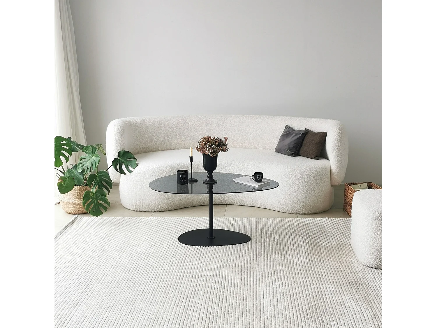 Couchtisch Tremiti, Glasplatte aus gehärtetem Glas, 90x60x40h cm Schwarz, ovale Form, Tischplatte in Rauchglasoptik