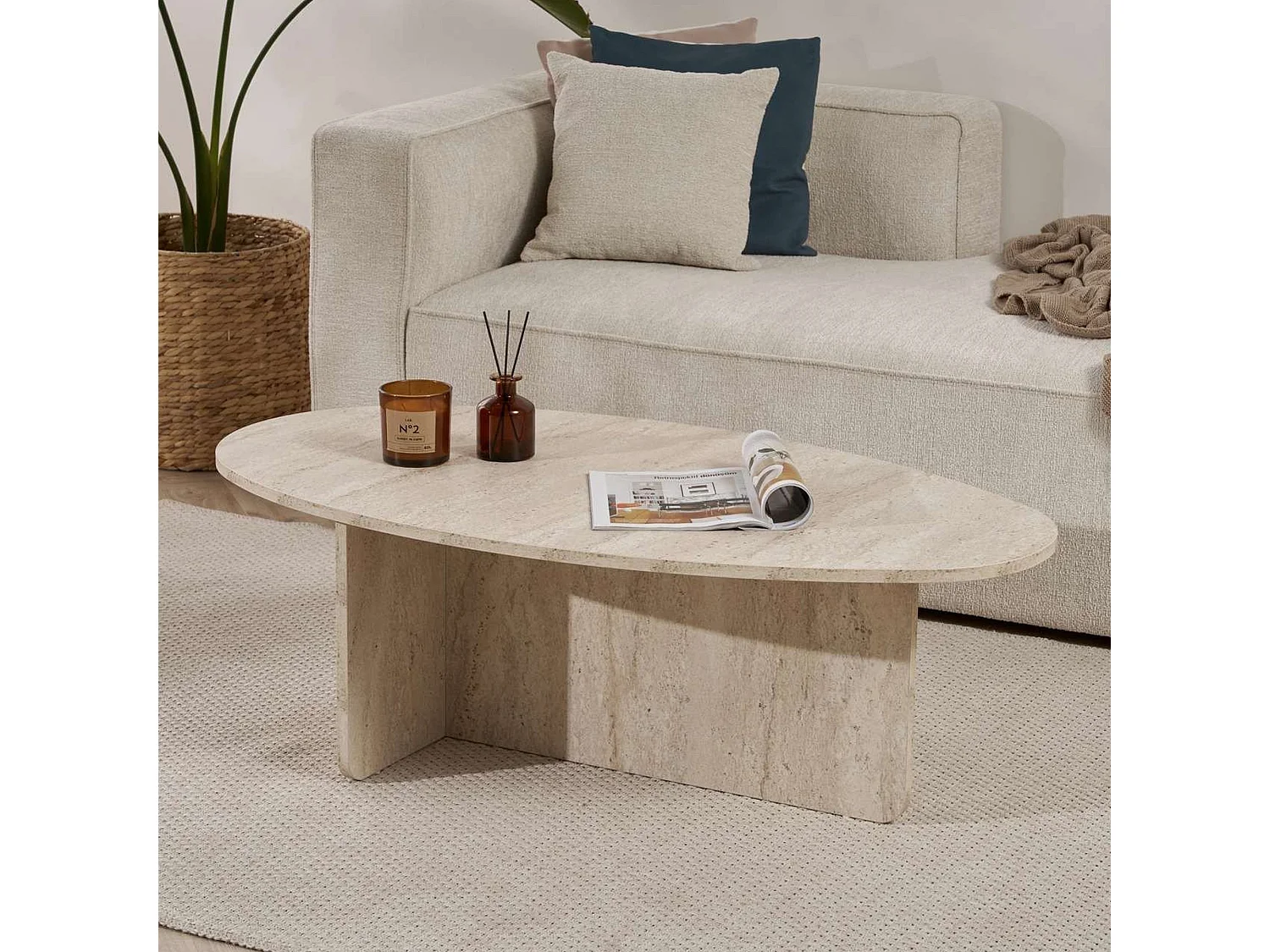 Wohnzimmertisch Parona, Oval, 120x65x40h cm, Weißer Marmor-Look, Hochwertige Holzplatte, Ablage Weiß