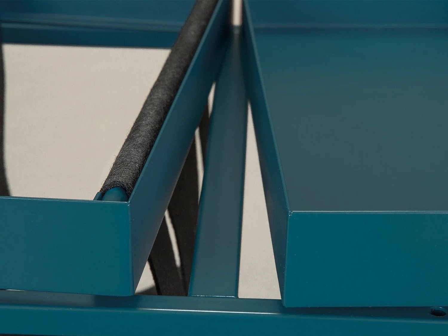 Table de Salon Limana, Porte-revues, 35x40x35h cm bleu, Forme Carrée, Plateau Bleu