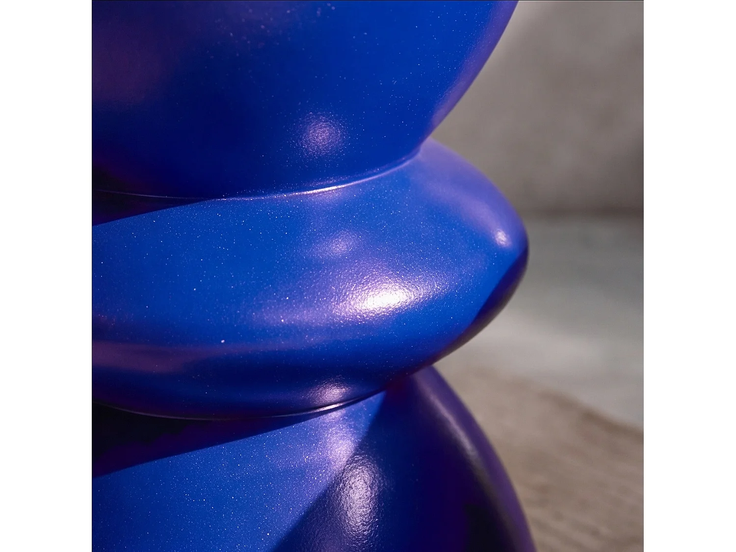 Mesa auxiliar azul real, fibra de arcilla efecto hormigón Ø35 cm - Maupiti
