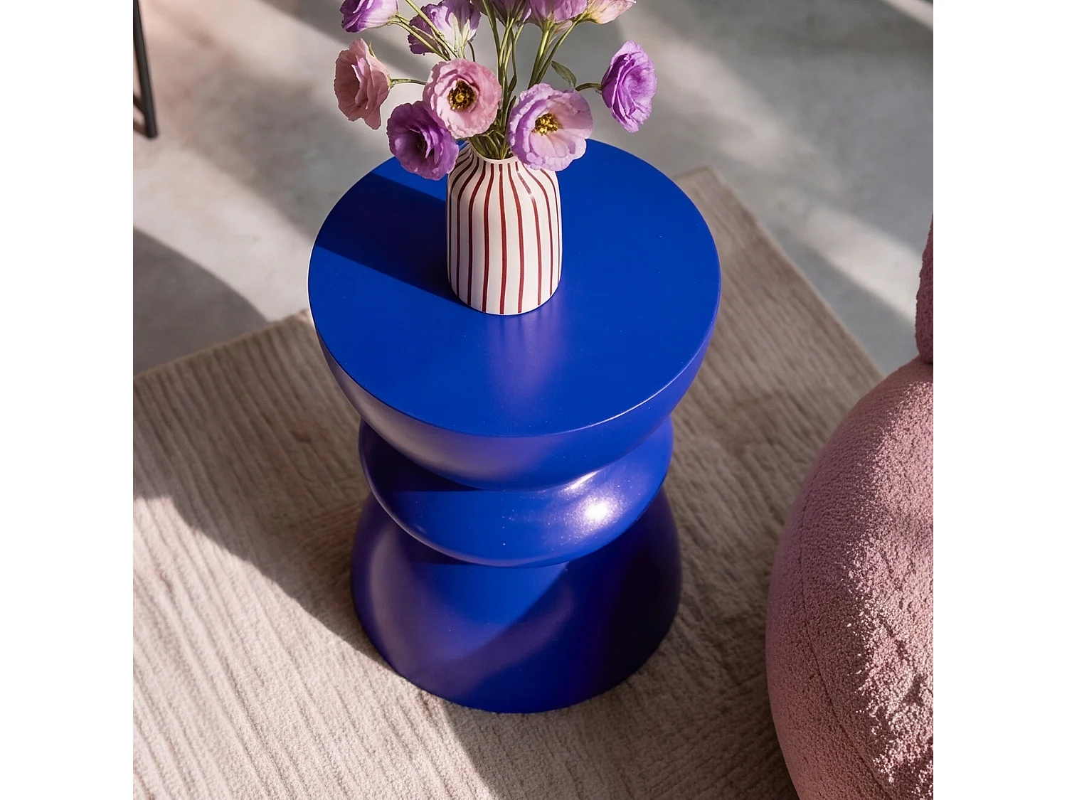 Mesa auxiliar azul real, fibra de arcilla efecto hormigón Ø35 cm - Maupiti