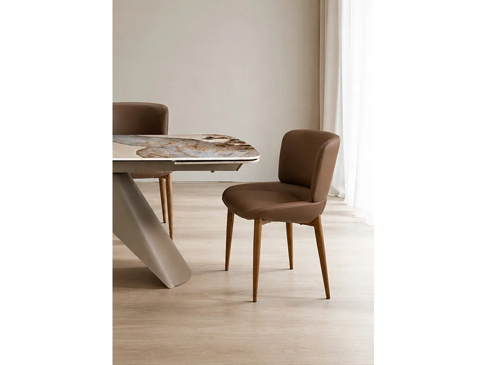 Set van 4 stoelen bekleed met bruin imitatieleer