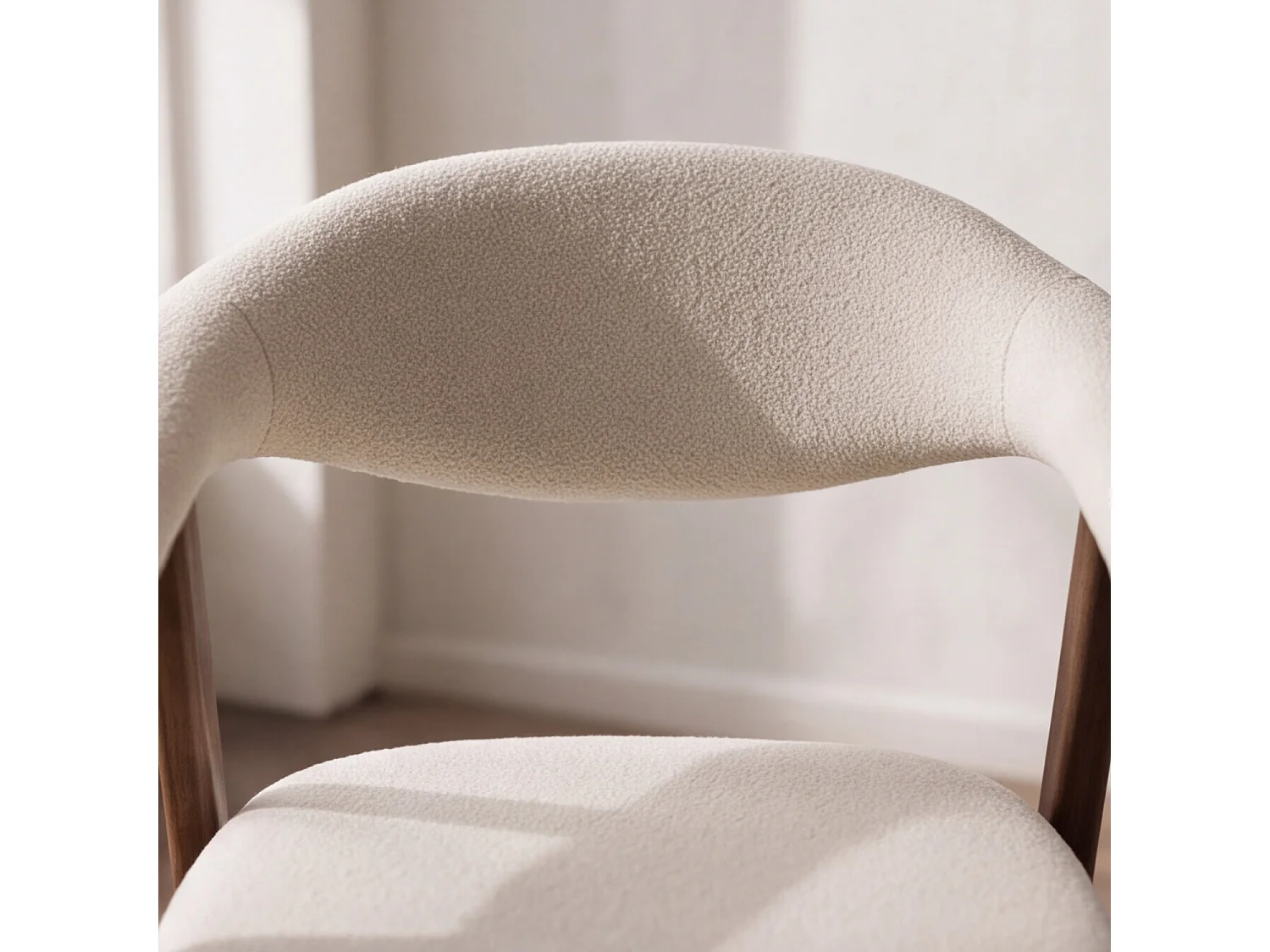 Lot de 2 chaises en bois foncé et tissu boucle beige BARBARA - HAPPY GARDEN
