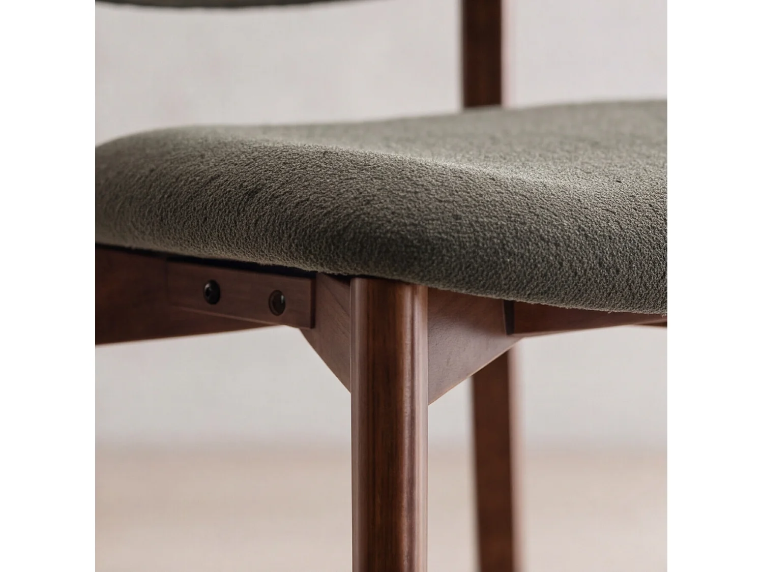 Lot de 2 chaises en bois foncé et tissu boucle vert kaki AURA - HAPPY GARDEN