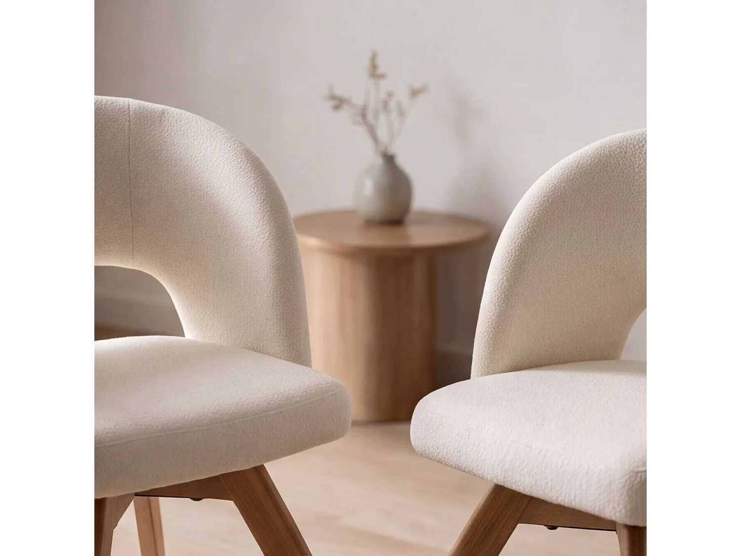 Lot de 2 chaises en bois clair et tissu boucle beige HOLLY - HAPPY GARDEN