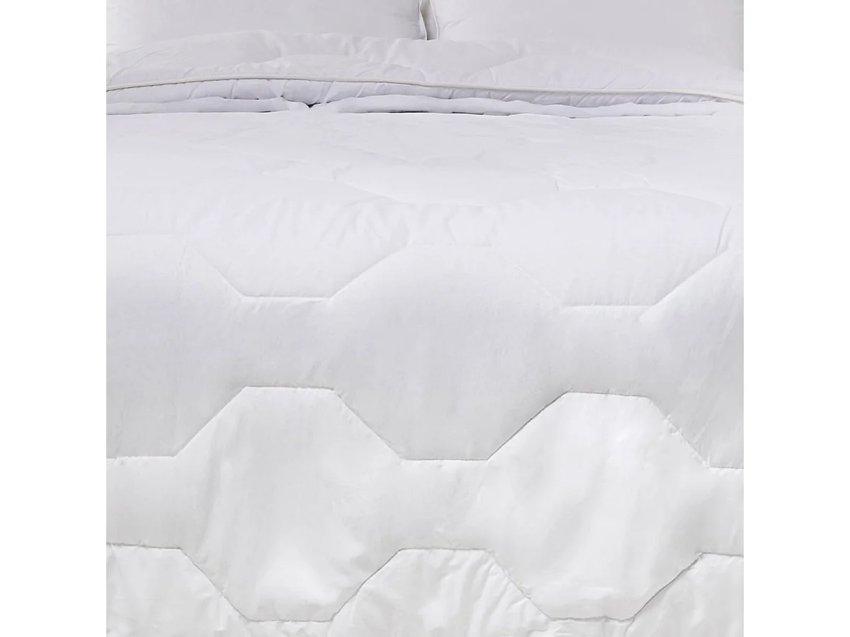 Pack Hôtel Couette Très Chaude 220x240cm + 2 Oreillers Moelleux 60x60 cm