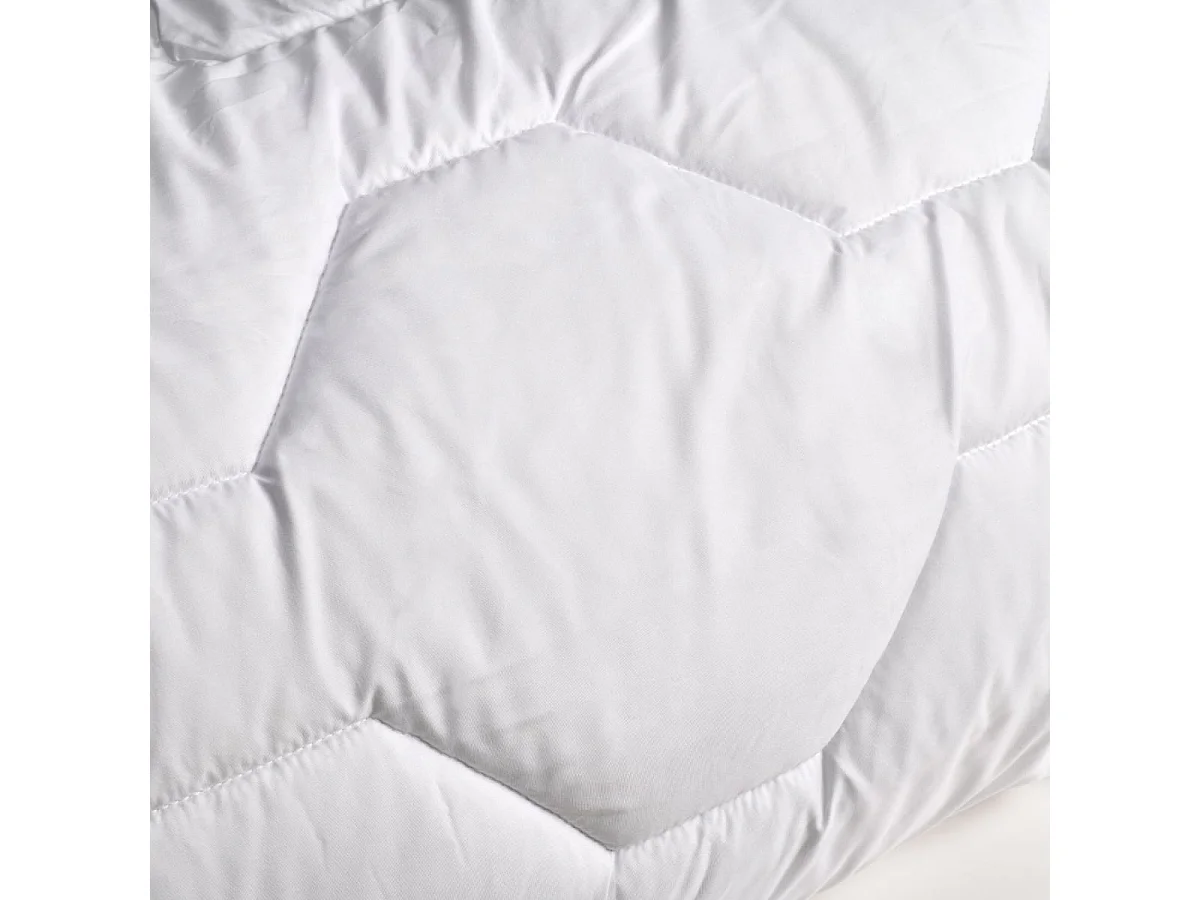 Pack Hôtel Couette Très Chaude 220x240cm + 2 Oreillers Moelleux 60x60 cm