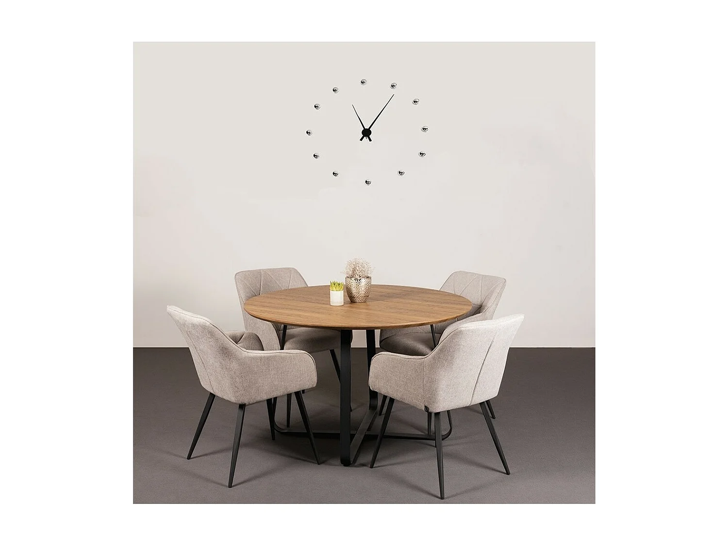 Table à manger NOVES – Ronde diamètre 120 cm – Effet bois et pieds noirs – Style moderne