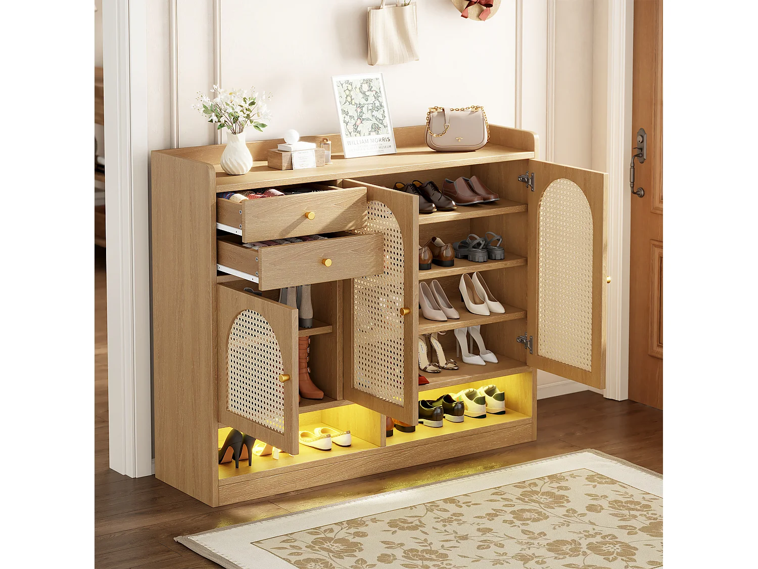 Meuble à chaussures 120x35x100cm - avec éclairage LED - avec 3 portes en rotin et 2 tiroirs - compartiments de rangement ouverts - Naturel