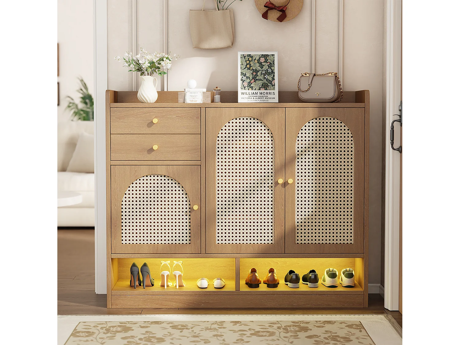 Meuble à chaussures 120x35x100cm - avec éclairage LED - avec 3 portes en rotin et 2 tiroirs - compartiments de rangement ouverts - Naturel