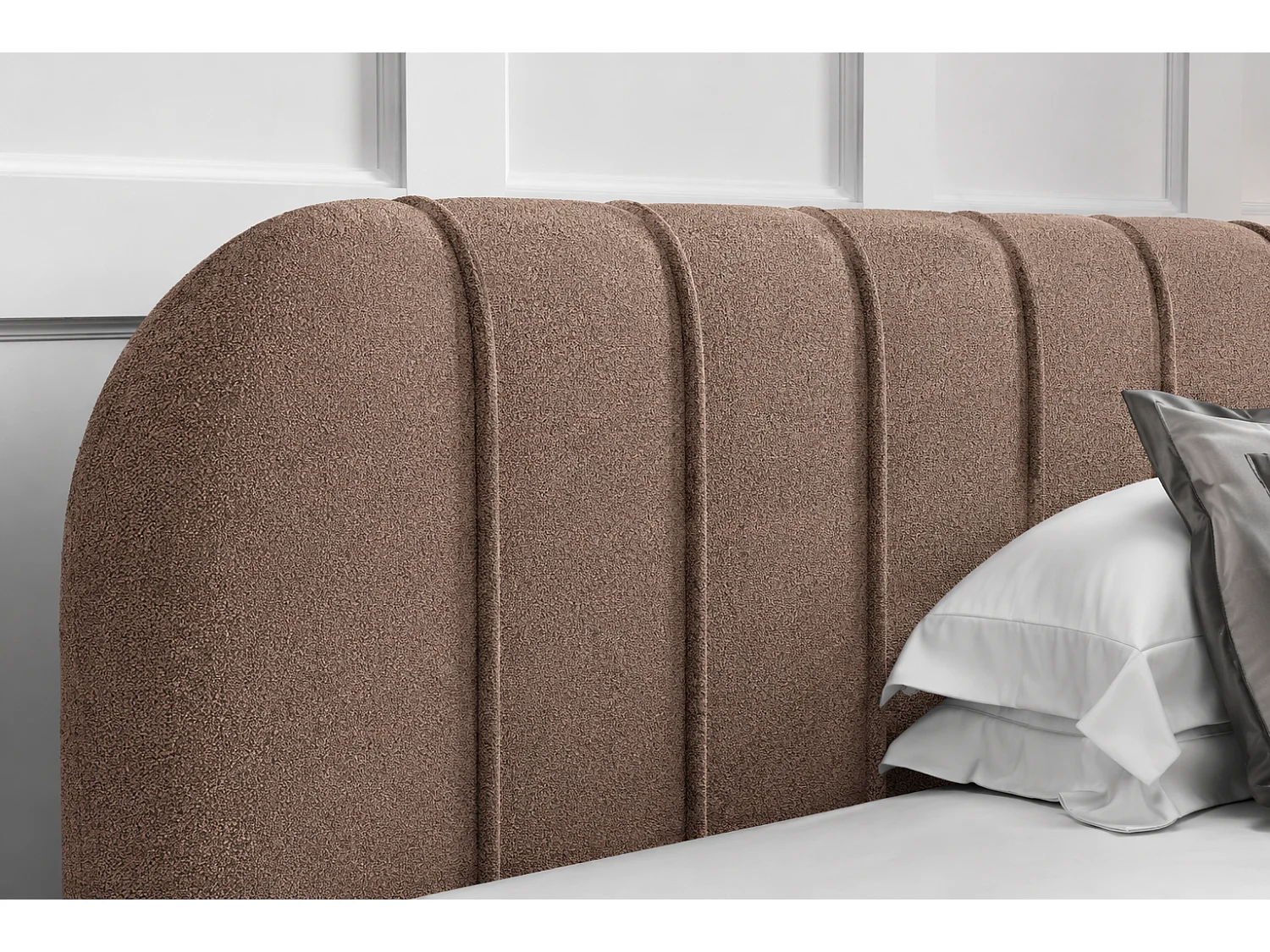 Lit moderne 200x200 cm Lunea avec tête de lit arrondie, mousse épaisse et sommier métallique, Marron