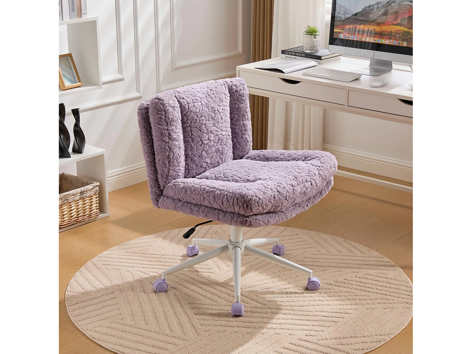 Chaise de bureau large fausse fourrure violette, pivotante et réglable, style cosy