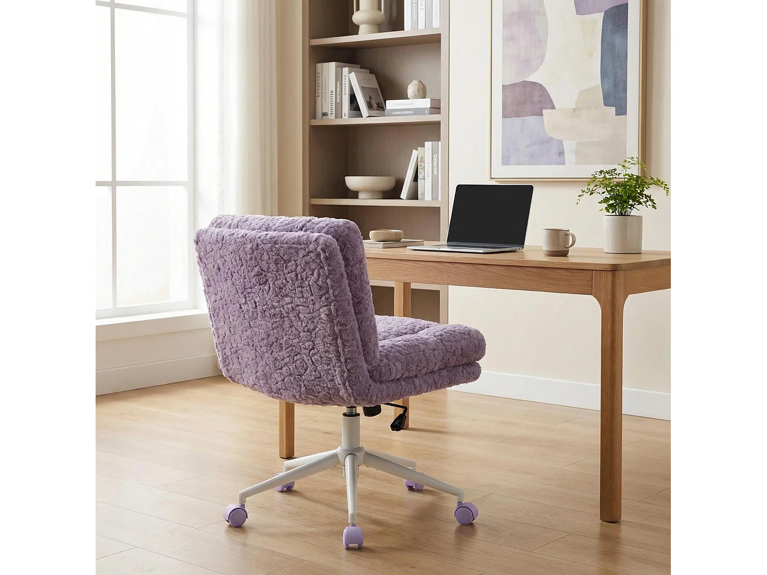 Chaise de bureau large fausse fourrure violette, pivotante et réglable, style cosy