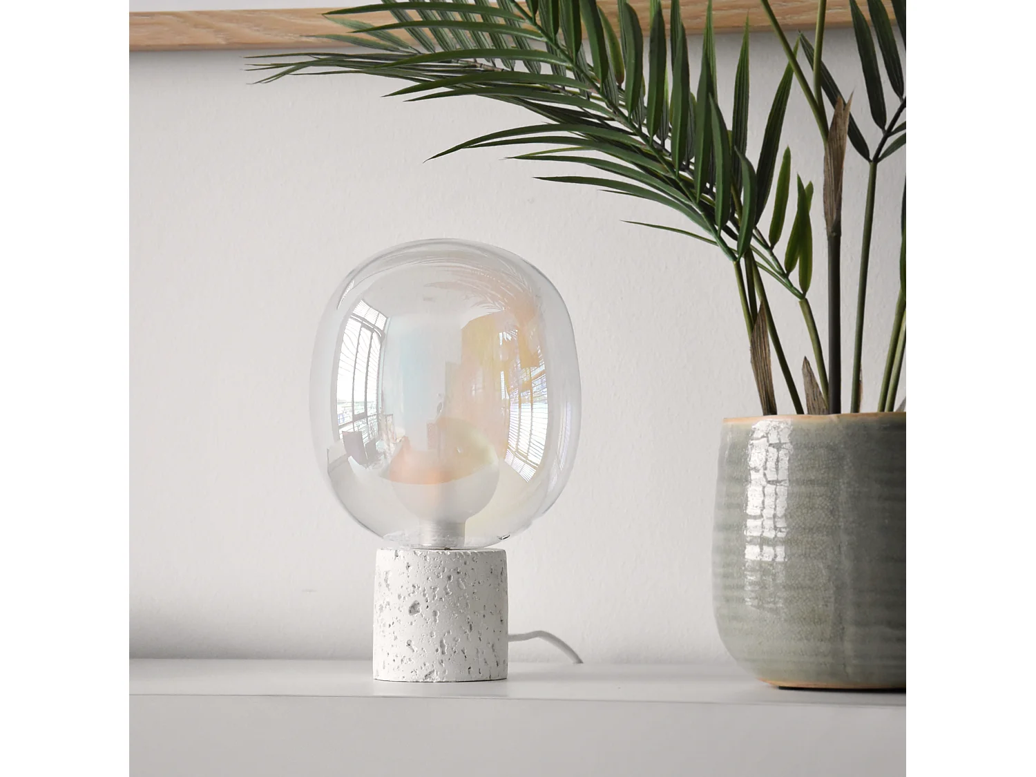 Lampada da tavolo in vetro iridescente e cemento bianco H24 cm - Bulle