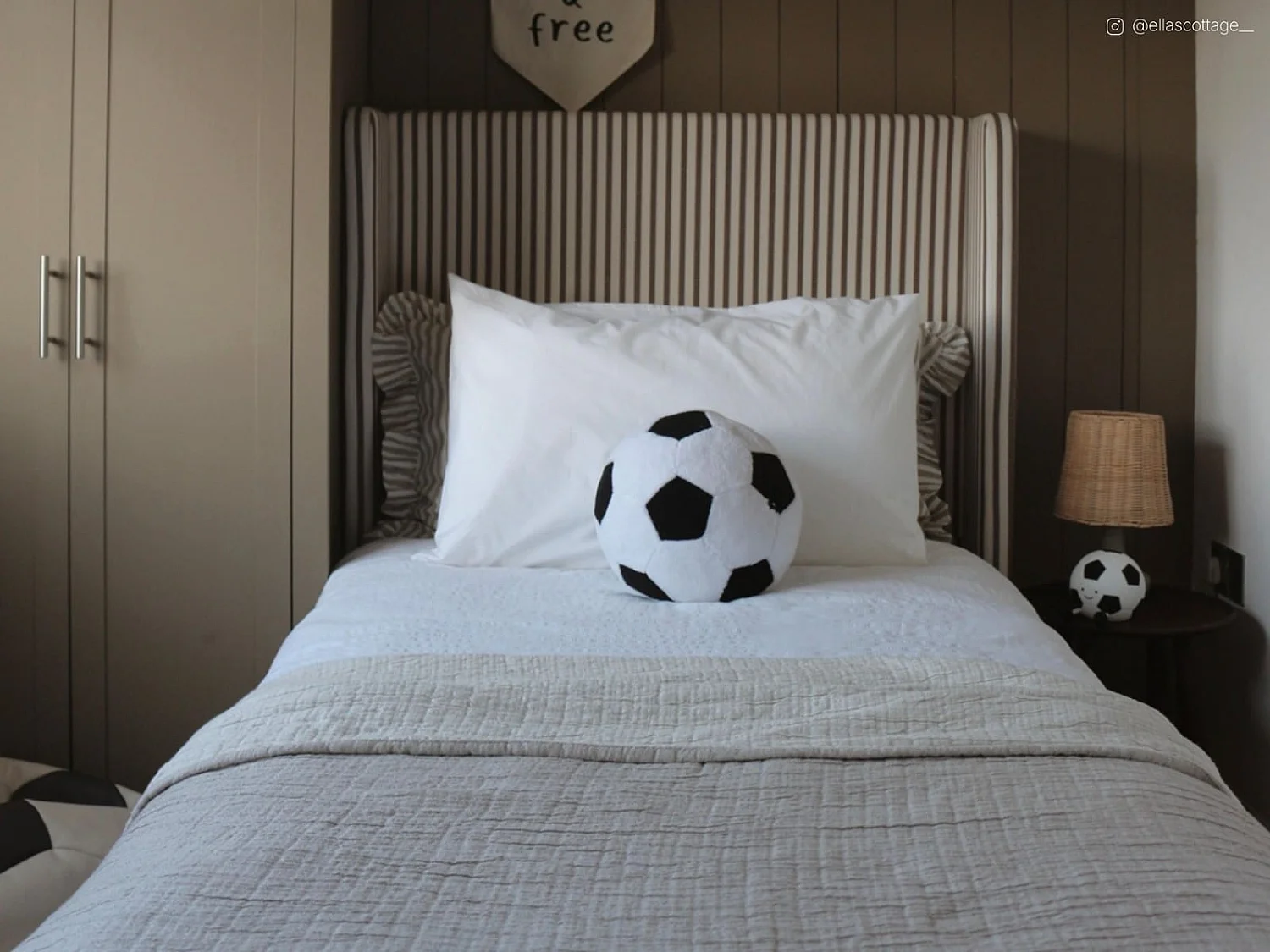SOLACE+CO Jovanna Striped Bed with Winged Headboard Woven Fabric Brown Single