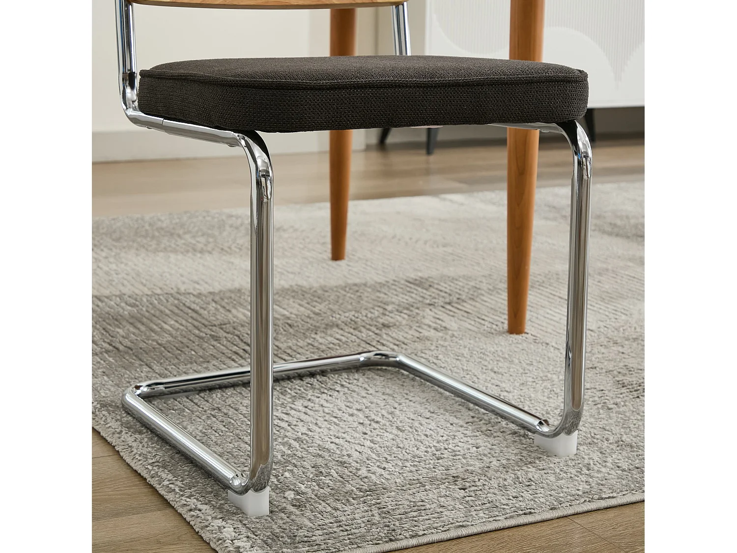 Parrot Uncle Lot de 2 chaises de salle à manger, cannage naturel, assise rembourrée, piètement cantilever chromé, style Mid-Century, 59×47×81 cm