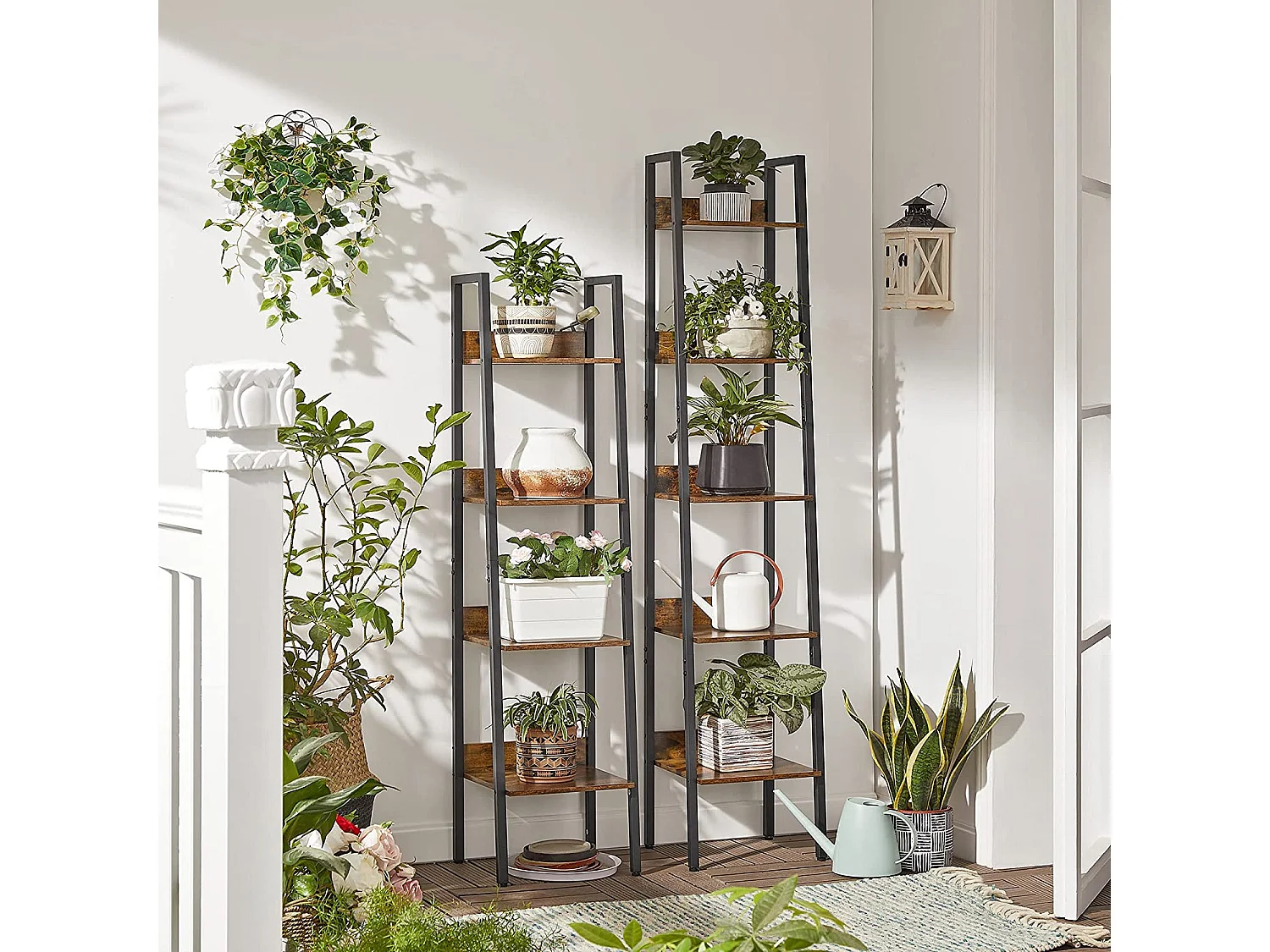Boekenkast loftstijl spaanplaat staal rustiek bruin zwart 33,8x30x170 cm