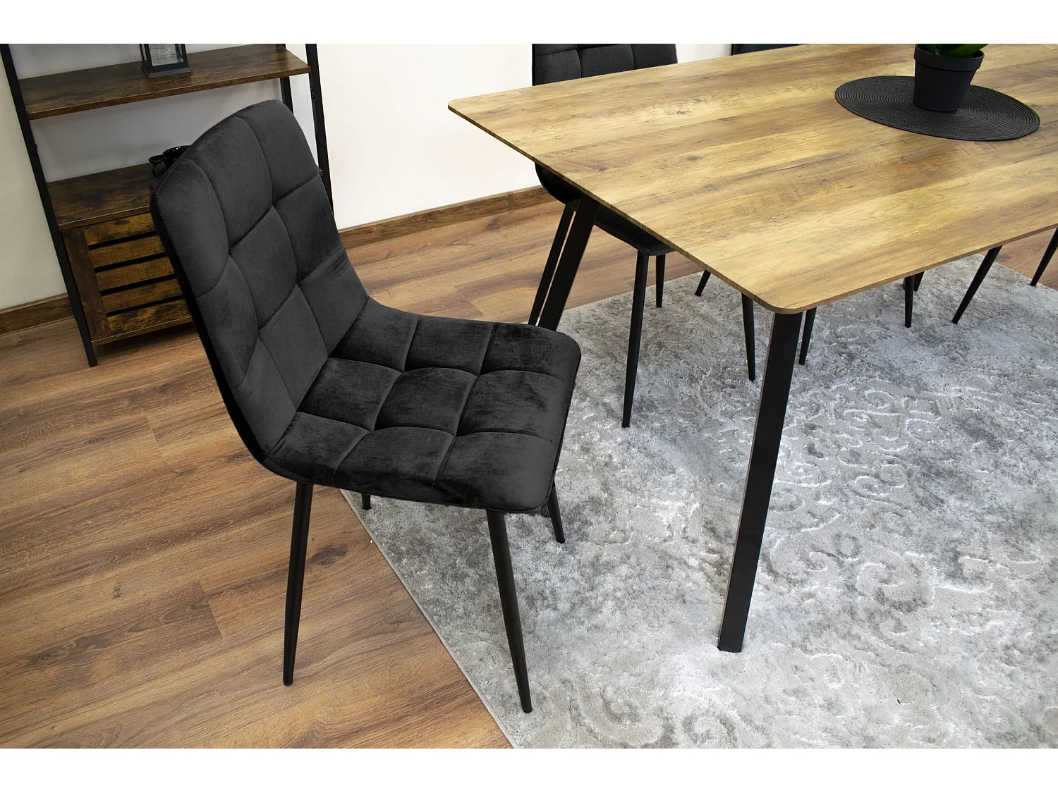 Eetkamerstoel ergonomisch fluweel zwart 87x44,5x50,5 cm