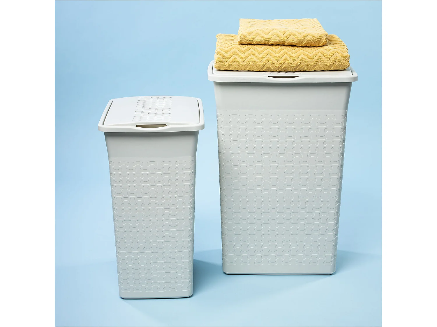 Panier à linge autoportant en plastique blanc 55 L 42.6x32.1x61 cm