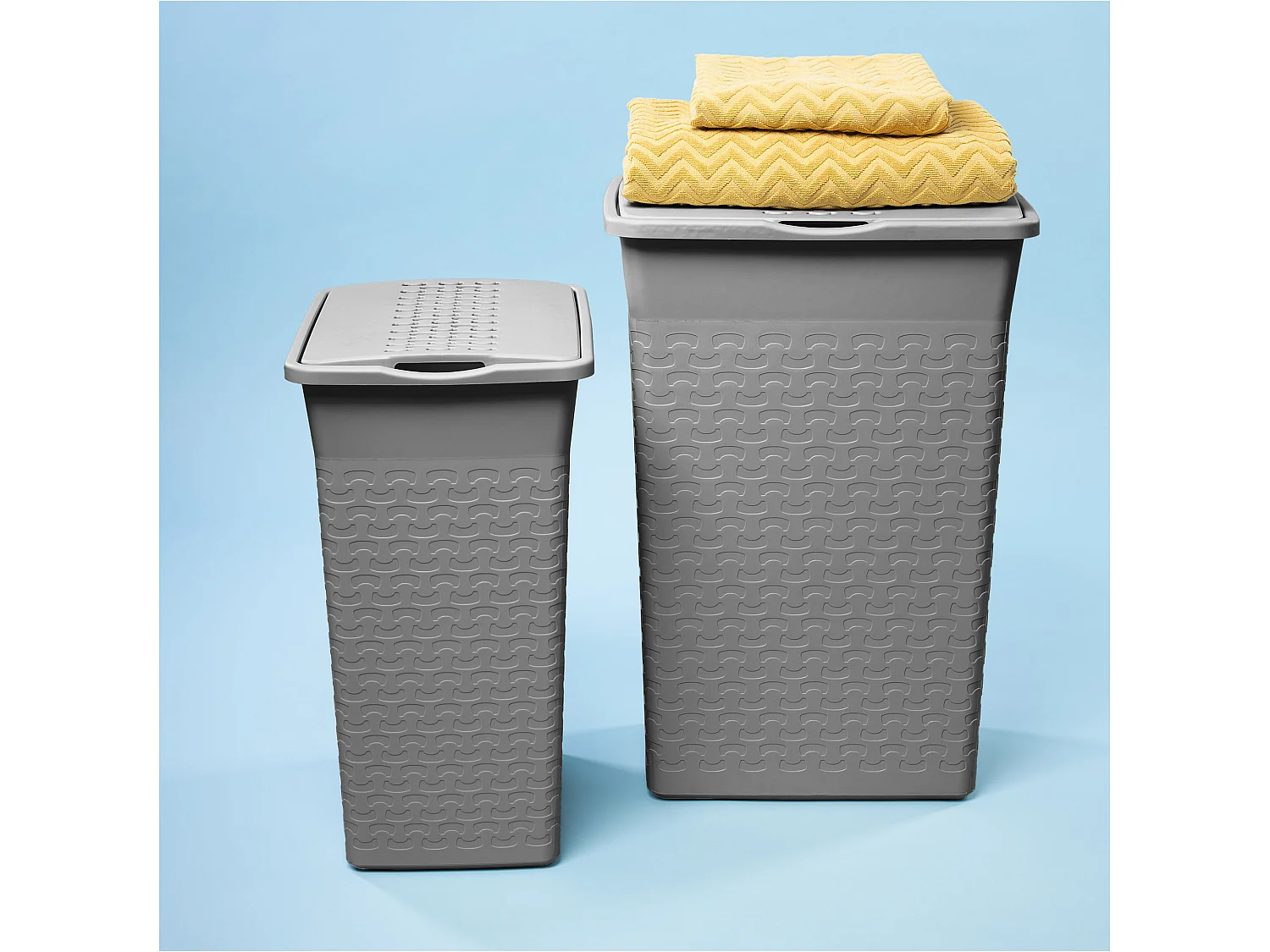Panier à linge sur pied aéré en plastique gris 35 L 38,4x28,2x50,3 cm