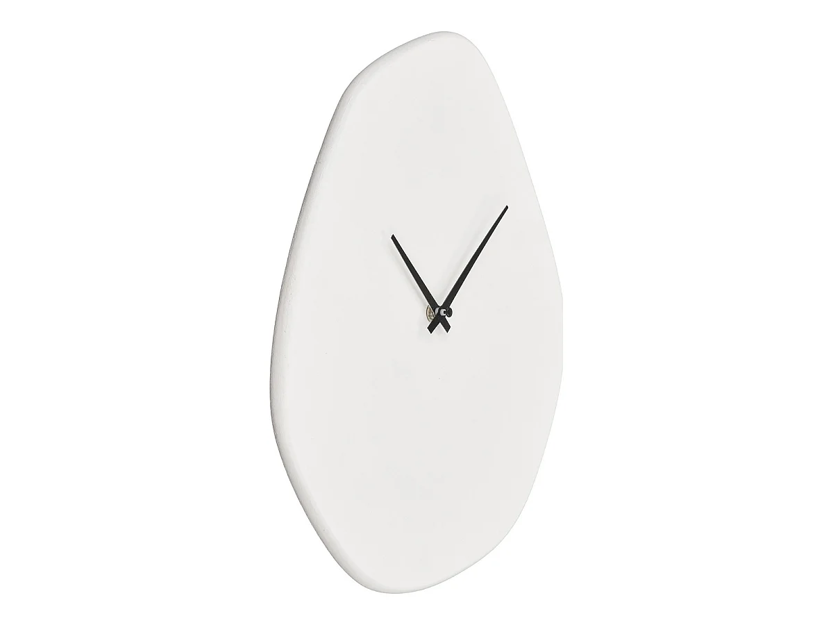 Wandklok Vienna van ivoorwit beton, organische vorm 28×33 cm