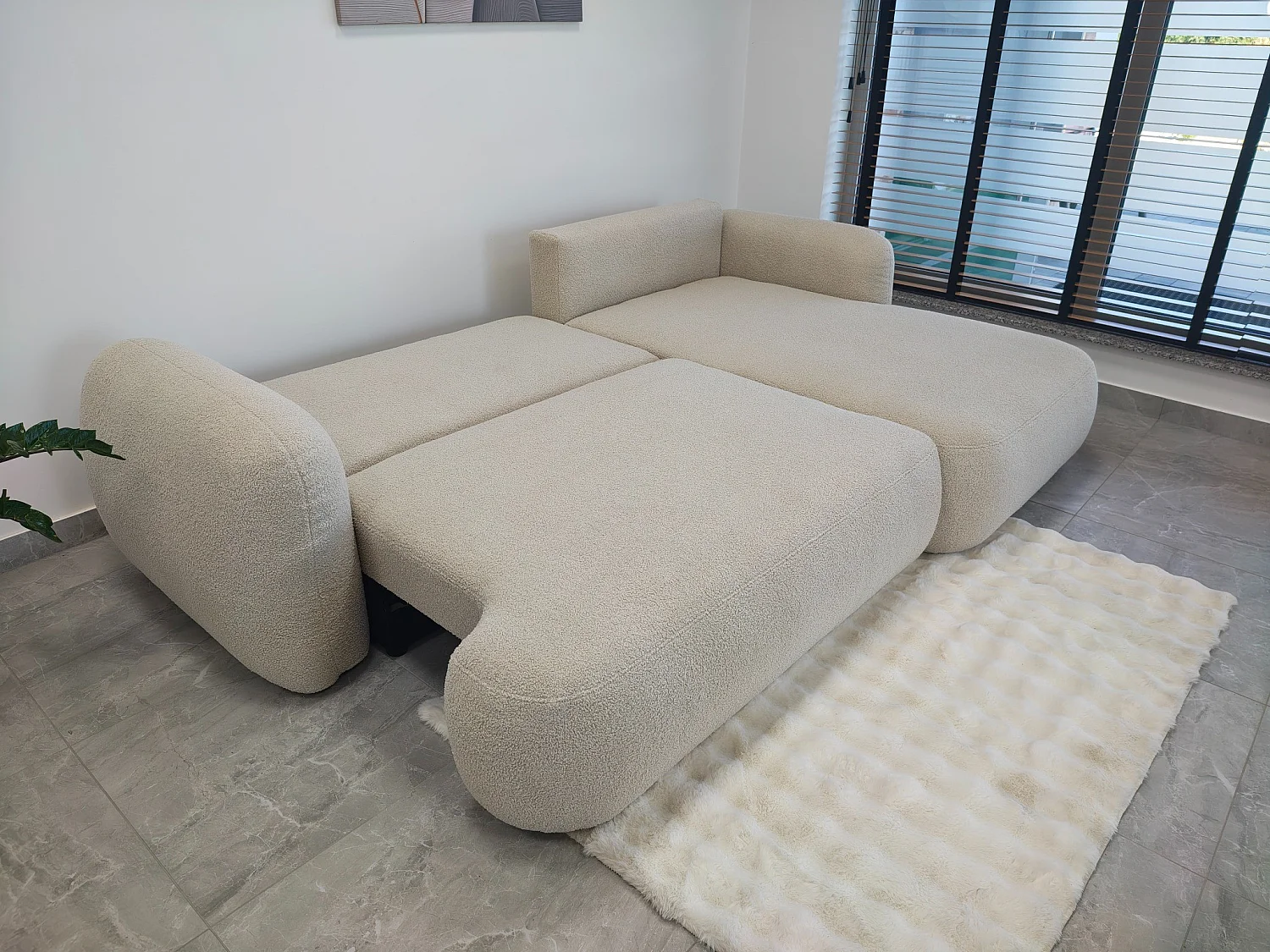 Canapé d'angle droit convertible en tissu beige VELO – grand canapé
