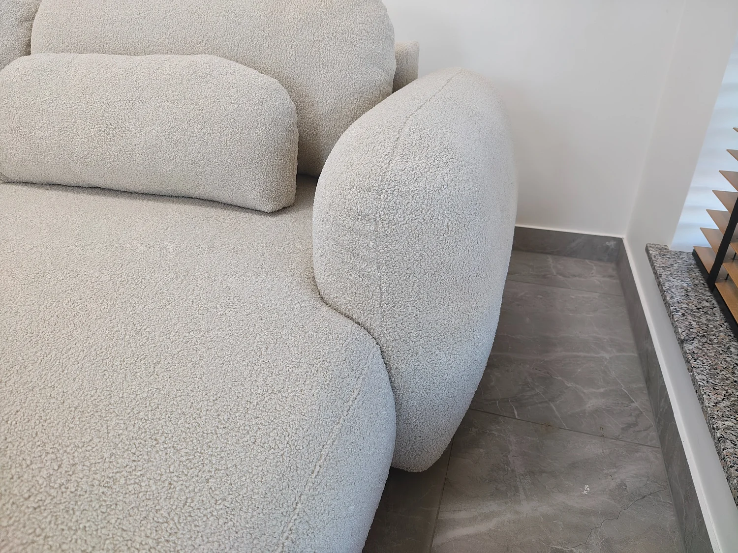 Rechterhoekbank beige stoffen hoekbank VELO met slaapfunctie – grote hoekbank