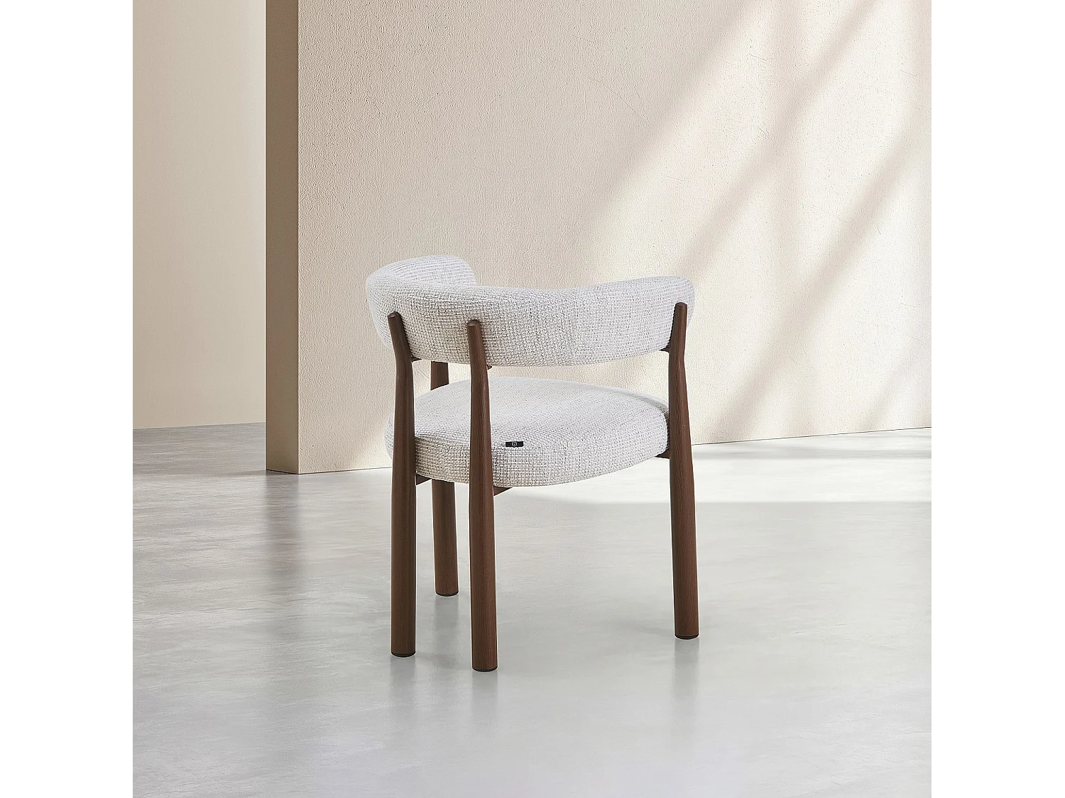 Habitat - Lot de 2 chaises en tissu et métal finition noyer avec accoudoirs - Blanc cassé - Bryne