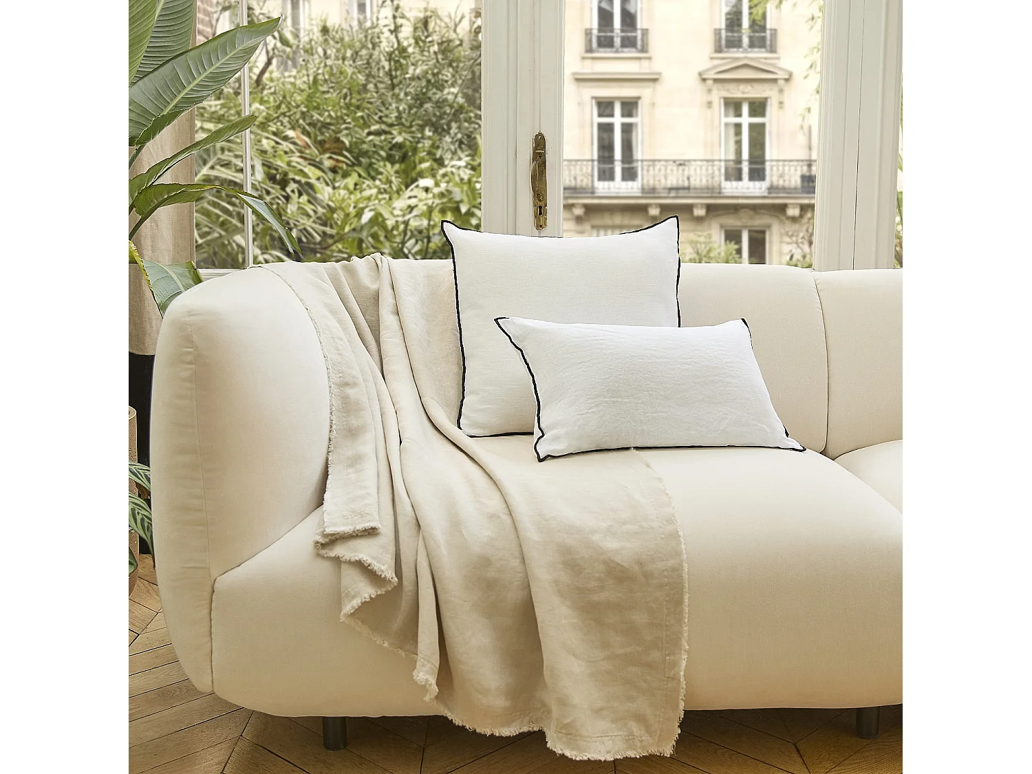 Habitat - Coussin en lin à bourdon noir - 30 x 50 cm - Blanc - Brunel