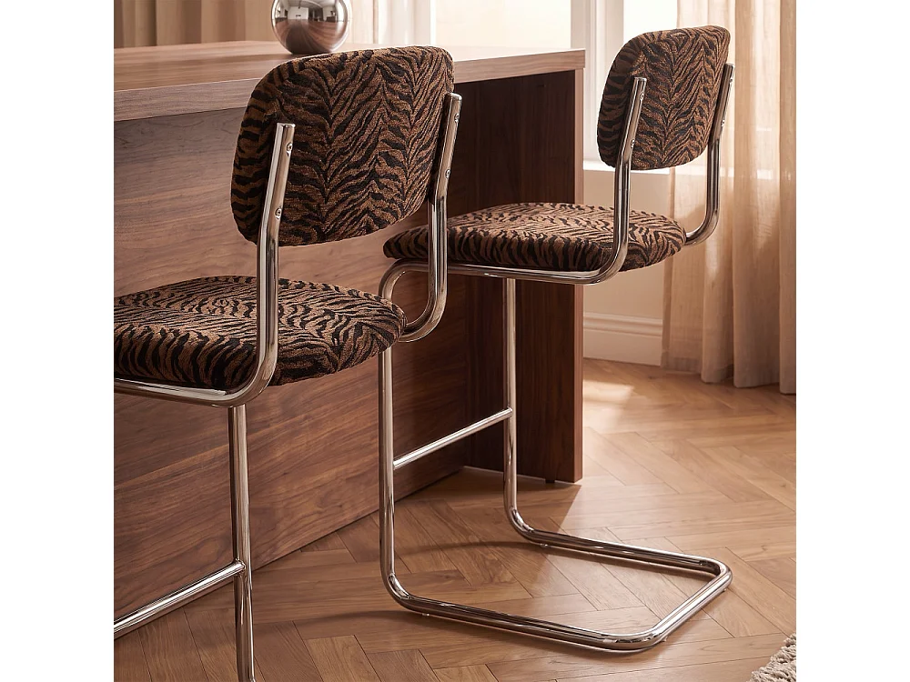 Marcel - Lot de 2 tabourets de bar imprimé tigre pieds chrome H65cm  - Marron