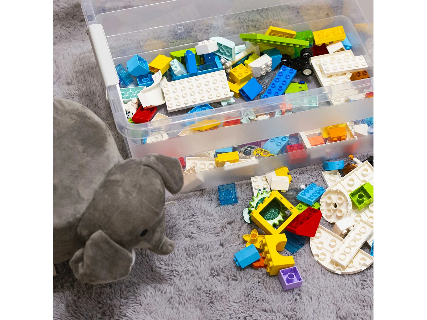 Boîte de rangement en plastique transparente à roulettes avec couvercle 58,5x38,5x16,6 cm 28 l