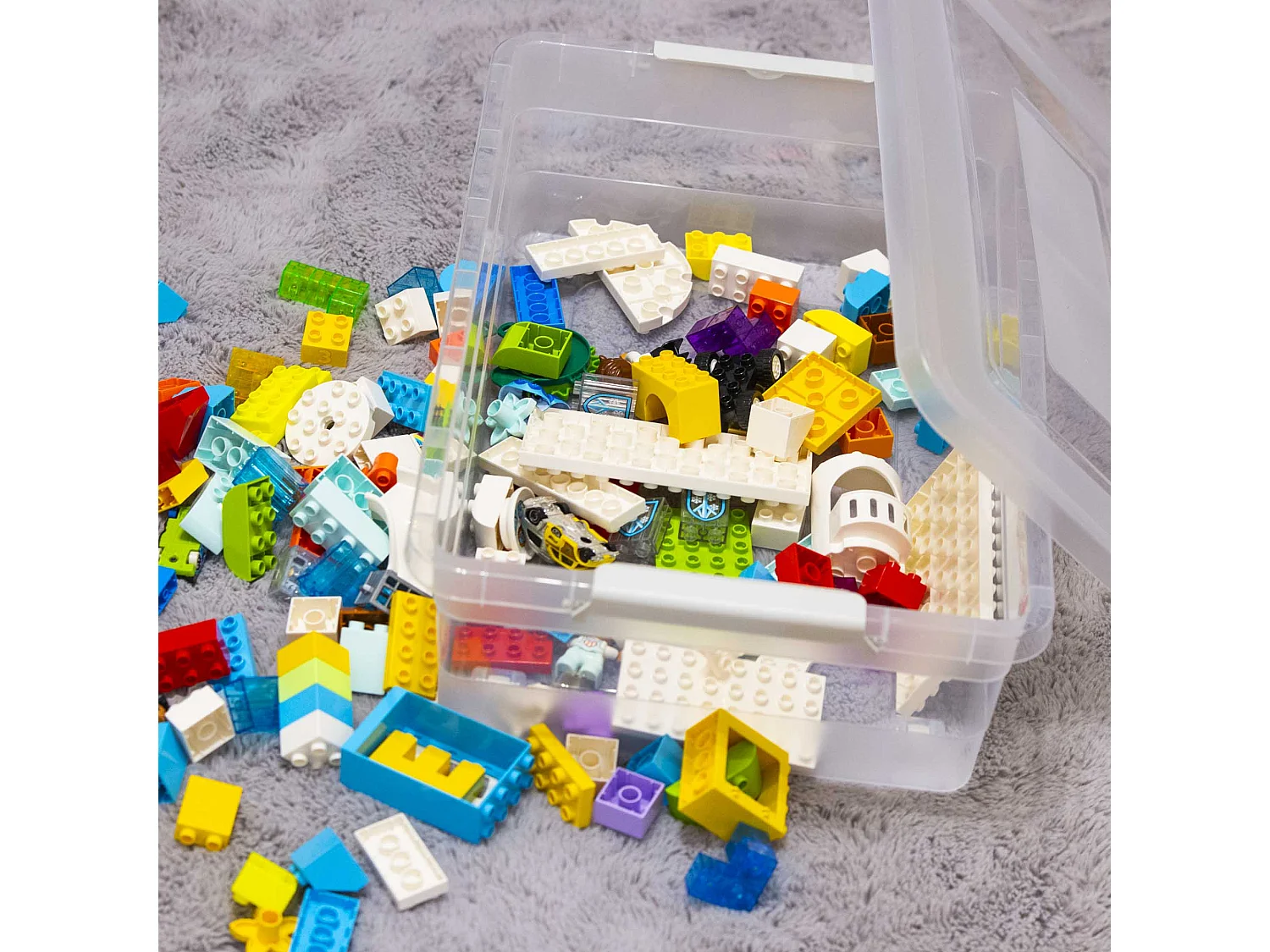 Boîte de rangement en plastique transparente à roulettes avec couvercle 58,5x38,5x16,6 cm 28 l
