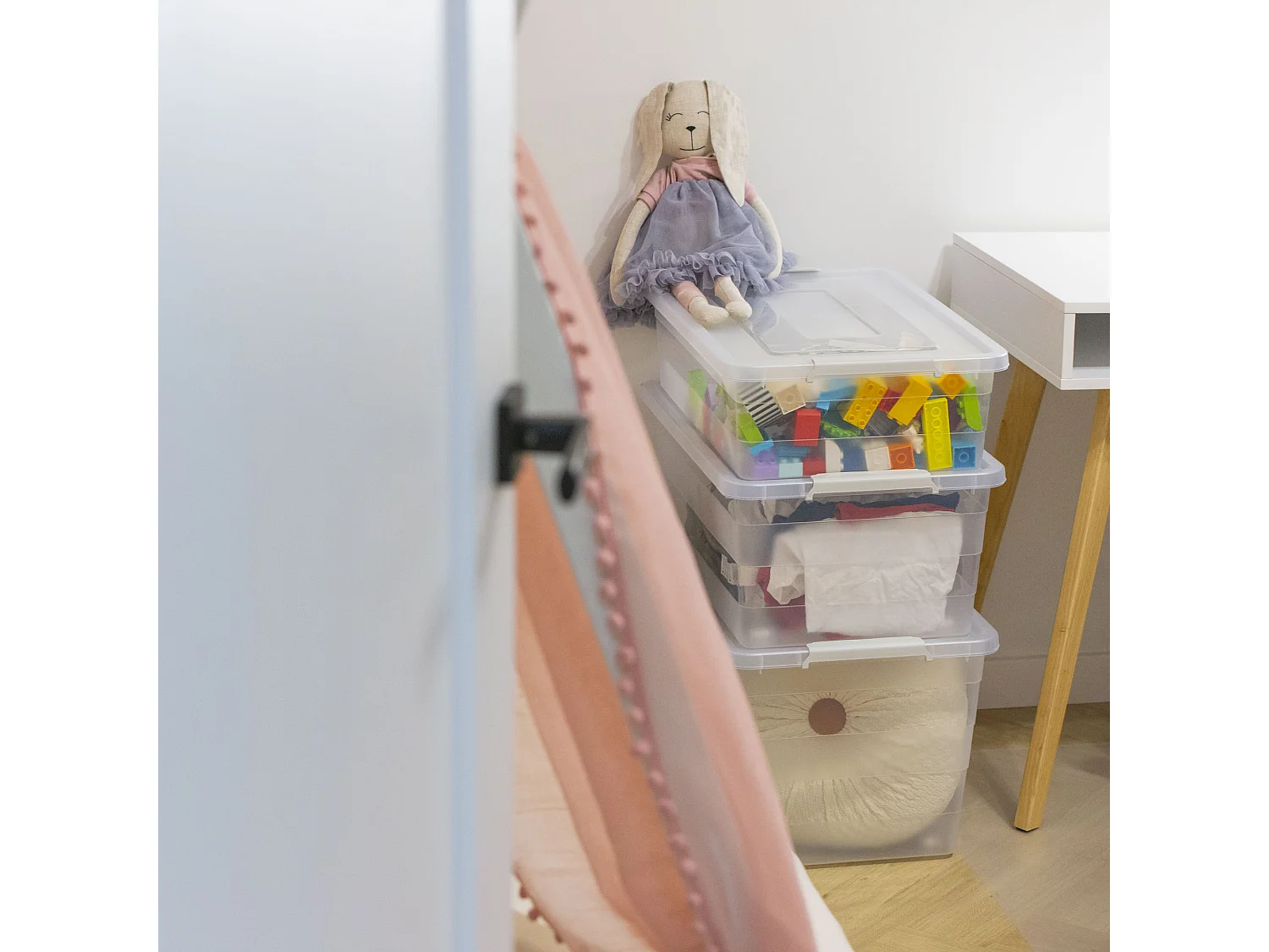 Boîte de rangement en plastique transparente à roulettes avec couvercle 58,5x38,5x16,6 cm 28 l