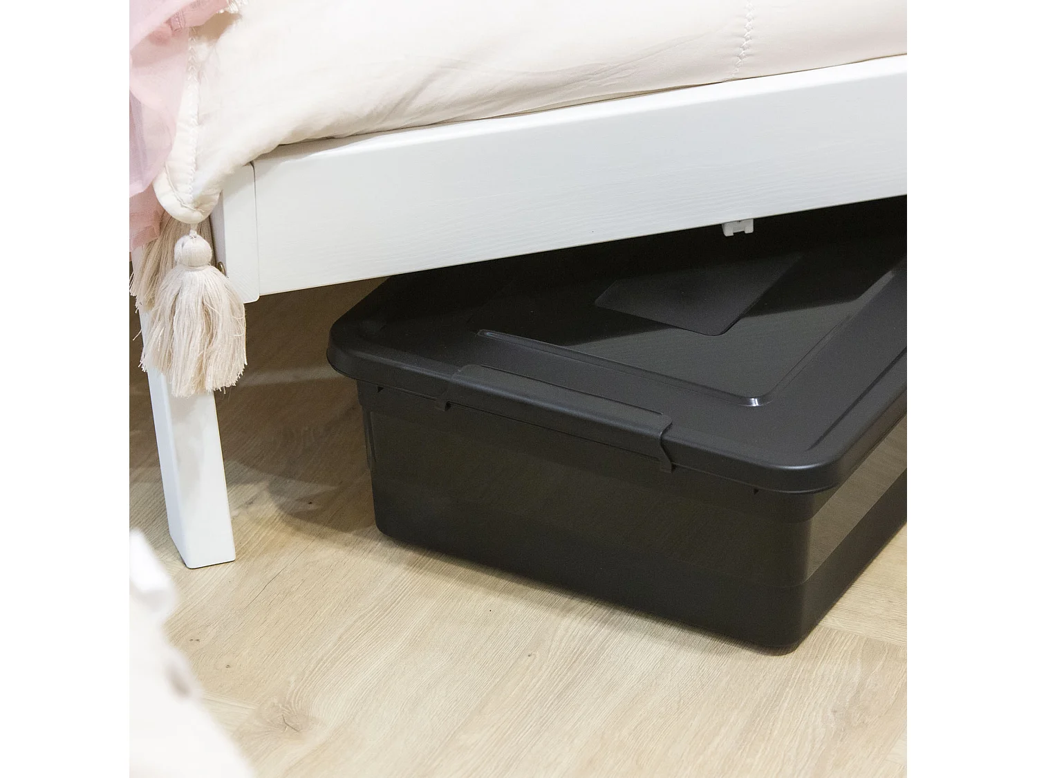 Boîte de rangement en plastique avec couvercle et roulettes, noire, 58,5x38,5x16,6 cm, 28 l