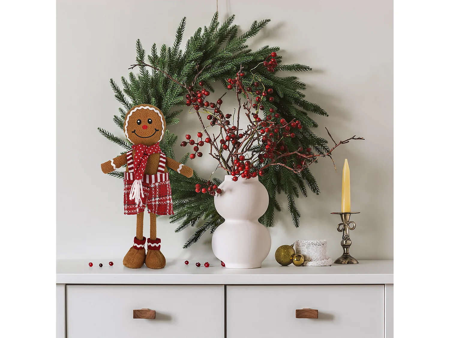 Kerstkabouter peperkoek decoratie figuur stof rood 37x20 cm